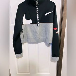 Nike pro 3/4 length half zip